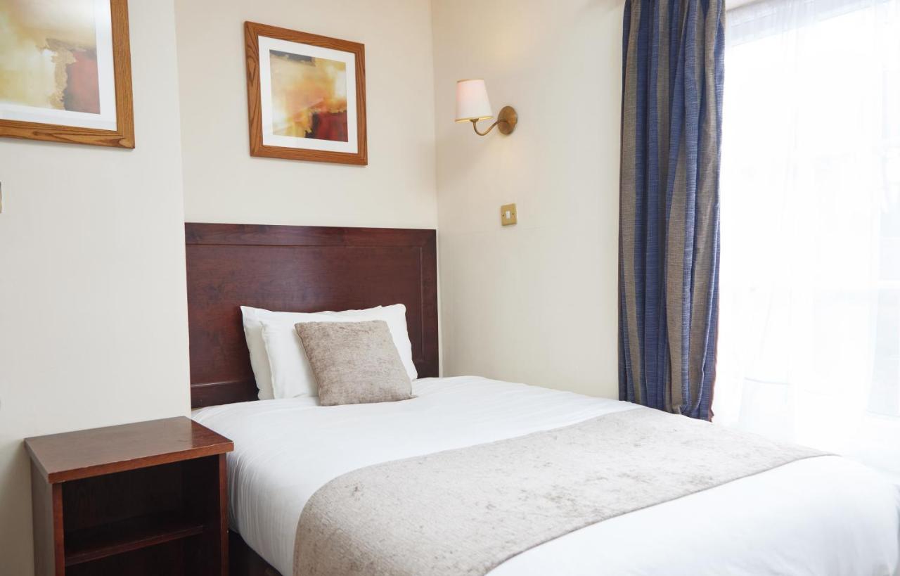 The Bell Hotel Woburn By Greene King Inns Bagian luar foto