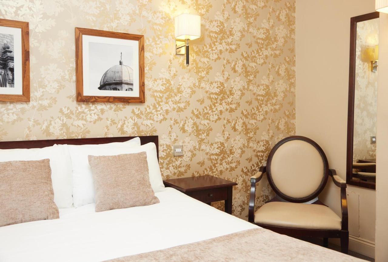 The Bell Hotel Woburn By Greene King Inns Bagian luar foto