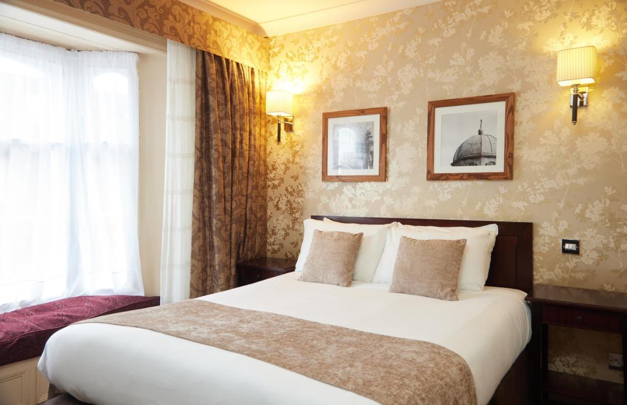 The Bell Hotel Woburn By Greene King Inns Bagian luar foto