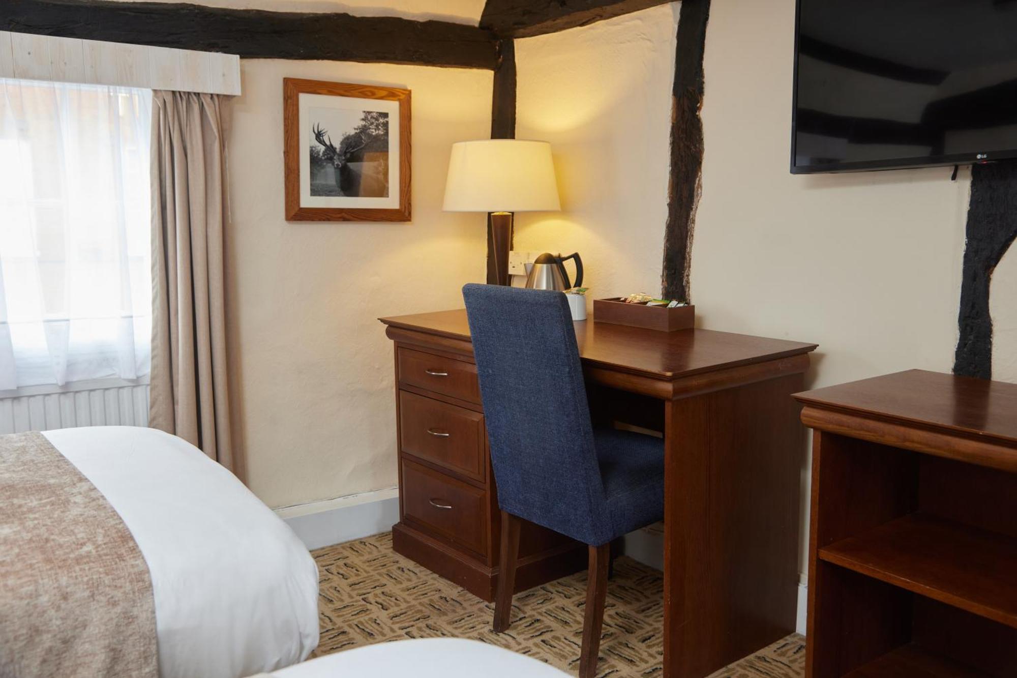 The Bell Hotel Woburn By Greene King Inns Bagian luar foto