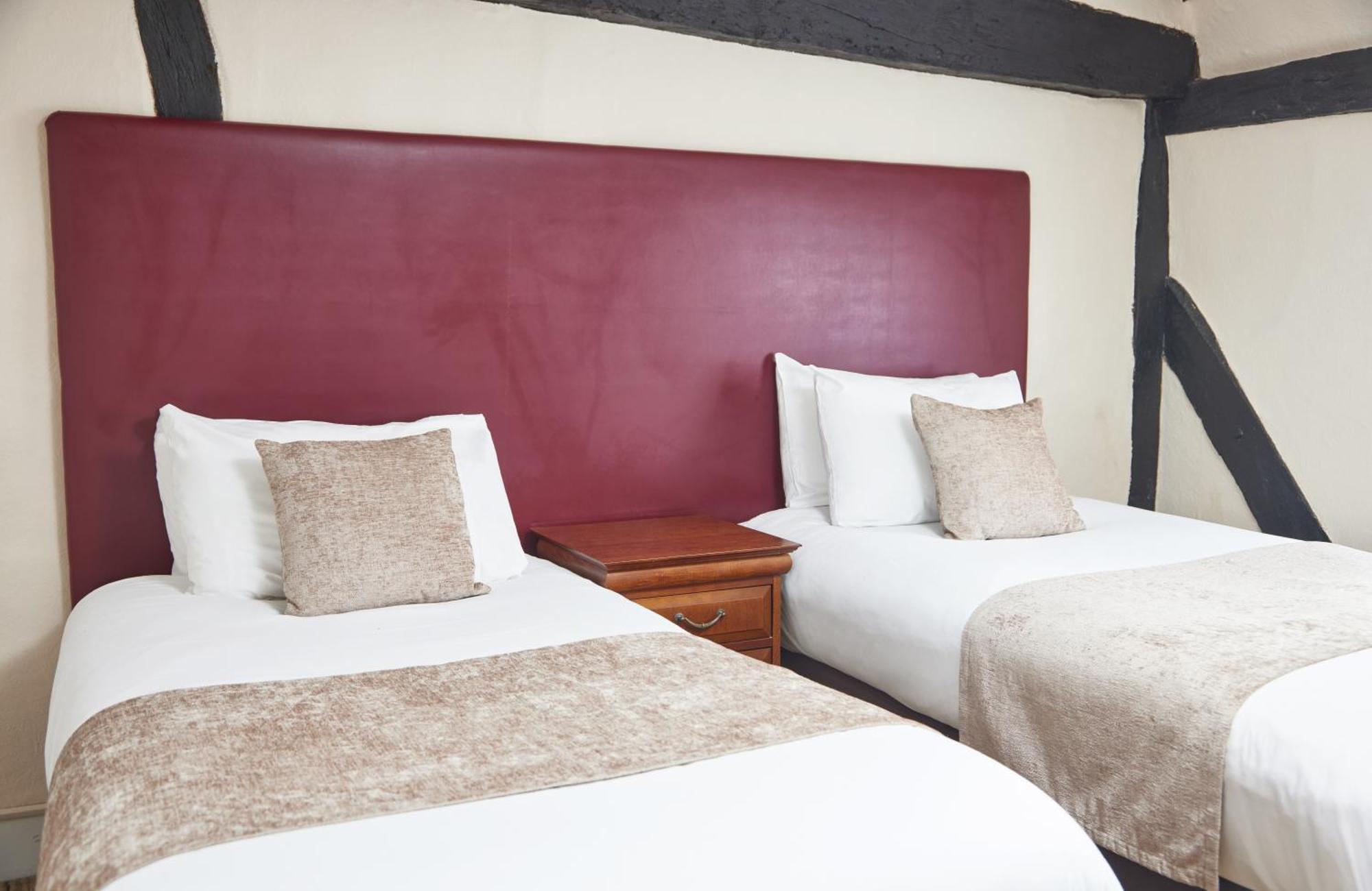 The Bell Hotel Woburn By Greene King Inns Bagian luar foto