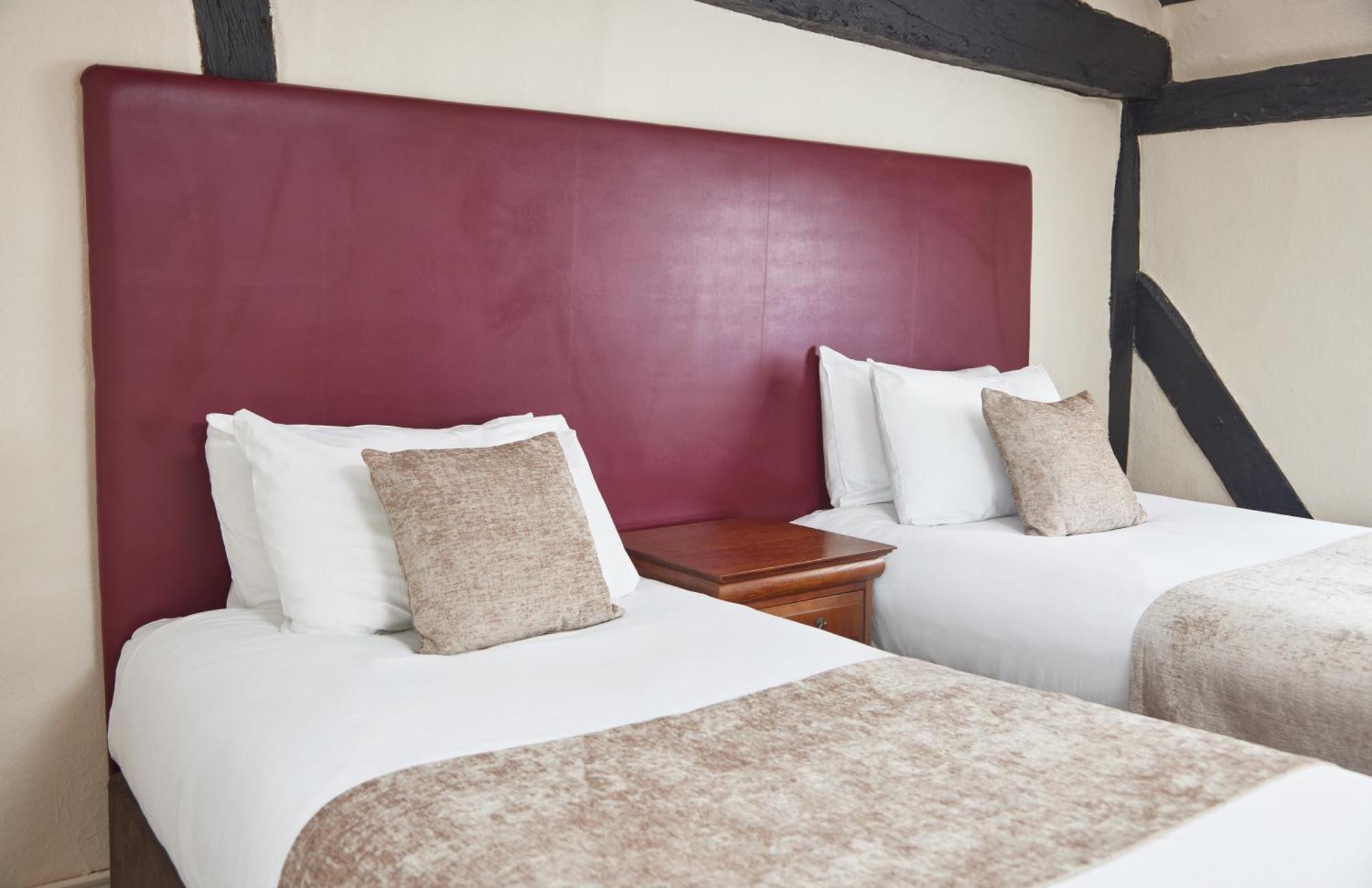 The Bell Hotel Woburn By Greene King Inns Bagian luar foto